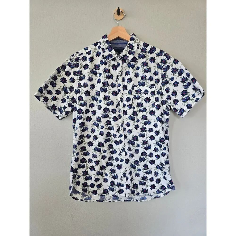 Across the Pond Floral Button Up Shirt Men’s M White Blue Cotton Summer Resort